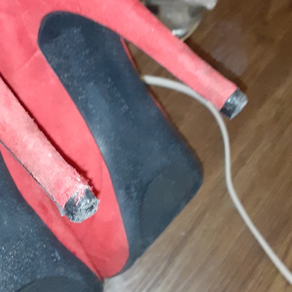 Red heels - Picture 2 of 2